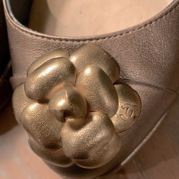 Chanel Camelia heels - Picture 6 of 17